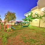 Oezge Vila